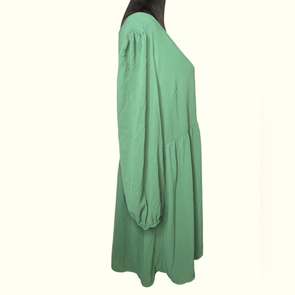 Shein Curve Chic Green V-Neck Dress - Picture 5 of 10